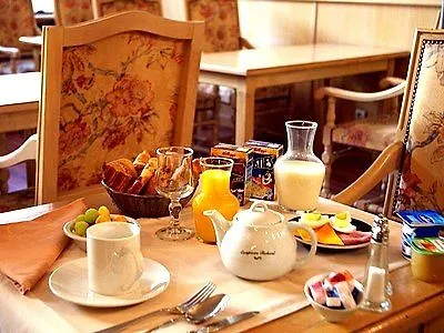 Отель Logis & Restaurant - Le Mouton Blanc Камбре