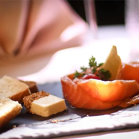 Logis & Restaurant - Le Mouton Blanc מלון