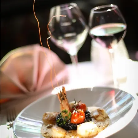 Logis & Restaurant - Le Mouton Blanc 3* קמברה
