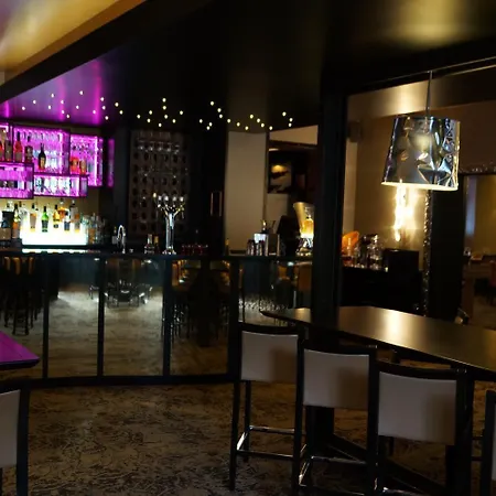 Logis & Restaurant - Le Mouton Blanc Отель Камбре