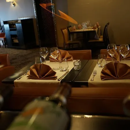 Logis & Restaurant - Le Mouton Blanc كامبراي