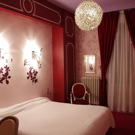 Logis & Restaurant - Le Mouton Blanc 3* קמברה