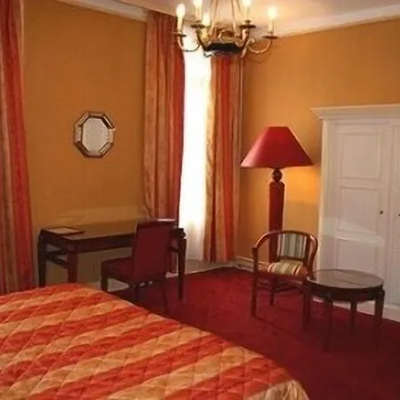 فندق Logis & Restaurant - Le Mouton Blanc 3*