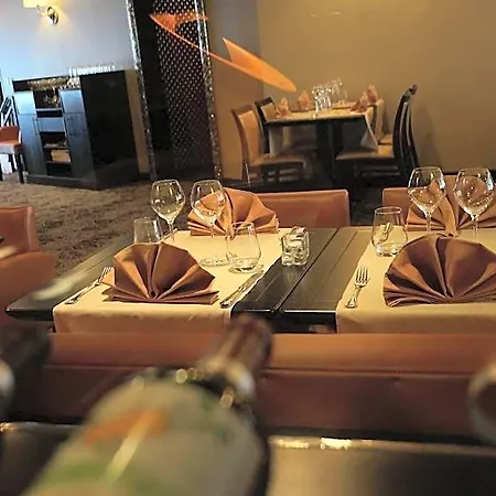 Logis & Restaurant - Le Mouton Blanc 3* Камбре