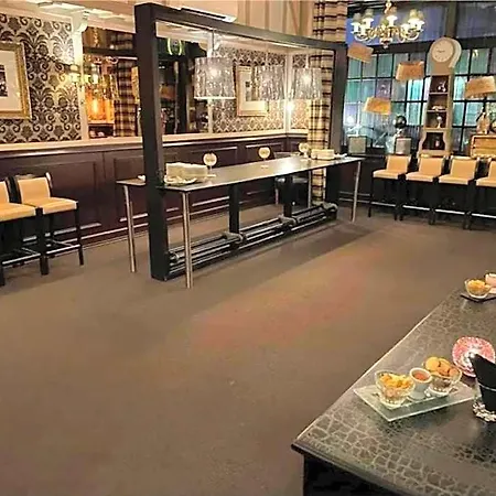 Отель Logis & Restaurant - Le Mouton Blanc 3*