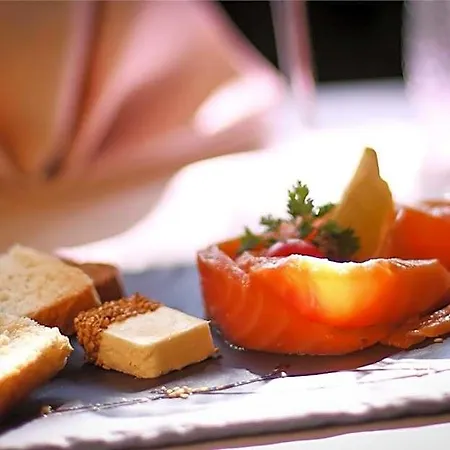 Logis & Restaurant - Le Mouton Blanc Камбре