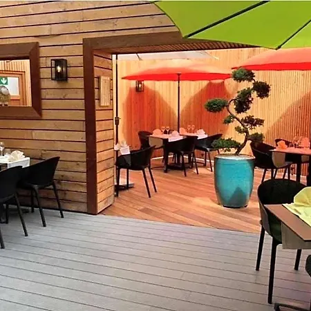 Отель Logis & Restaurant - Le Mouton Blanc 3*