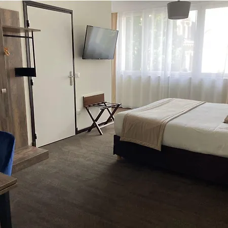 Отель Logis & Restaurant - Le Mouton Blanc